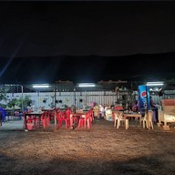 บรรยากาศ ร้านลาบยโสหลังป้อมตำรวจกม.2