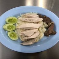 เมนูของร้าน ข้าวมันไก่ป้ายแดง ลาซาลซอย17