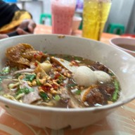 พี่รัตน์ก๋วยเตี๋ยวหมู สูตรโบราณ