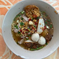 พี่รัตน์ก๋วยเตี๋ยวหมู สูตรโบราณ