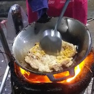 ก๋วยเตี๋ยวคั่วไก่ ส่วนมะลิ โรงพยาบาลกลาง