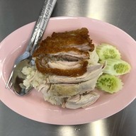 เมนูของร้าน ข้าวมันไก่ป้ายแดง ลาซาลซอย17