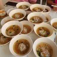 เมนูของร้าน ก๋วยเตี๋ยว 3 บาท เจ้าเก่าหลังปรินส์