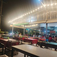 บรรยากาศ ร้านข้าวต้มเกาะเกิด