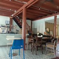 หน้าร้าน 334 Caffeine เพชรบุรี