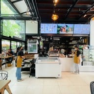 360 Hours Cafe & Bar -
