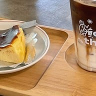 Goodthink cafe & bakery (กู๊ดติ้ง คาเฟ่ แอนด์ เบเกอรี่) ลาดกระบัง