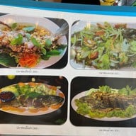 บ้านไม้ริมน้ำ