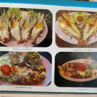 บ้านไม้ริมน้ำ