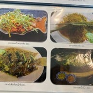 บ้านไม้ริมน้ำ