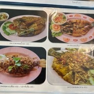 บ้านไม้ริมน้ำ
