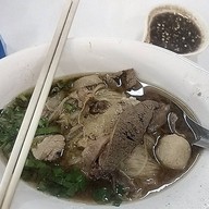 ก๋วยเตี๋ยวเฮียตี๋น้อย เนินมะกอก