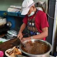 ร้านอาหารพูลเลิศ เจริญรัถ