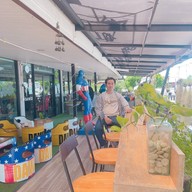 หน้าร้าน Dawee จิบแฟแลกังหัน