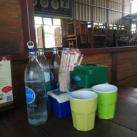 บรรยากาศ ร้านก๋วยเตี๋ยวหมูต้มยำตำลึงนายเอก แยกปราณบุรี