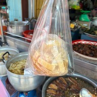 เมนูของร้าน กะเพาะปลาน้ำแดงเป่าฮื้อ เจ้มาลีเจ้าเก่า