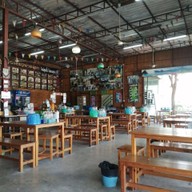 บรรยากาศ ร้านก๋วยเตี๋ยวหมูต้มยำตำลึงนายเอก แยกปราณบุรี