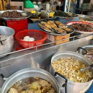 เมนูของร้าน กะเพาะปลาน้ำแดงเป่าฮื้อ เจ้มาลีเจ้าเก่า