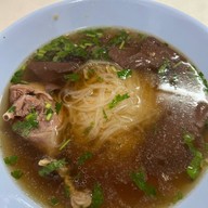 เมนูของร้าน ก๋วยเตี๋ยวเป็ดตุ๋นนายปิว หัวหิน