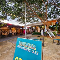 DECEMBER Art and Craft Café เมืองสุพรรณบุรี