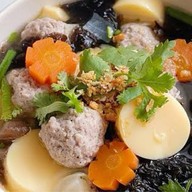 ก๋วยเตี๋ยวไก่ตุ๋นมะระ หมู่บ้านกัสโต้