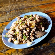 ร้านลาบคนลือ