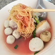 เมนูของร้าน ลูกชิ้นปลาแหลมสิงห์