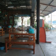 ร้านก๋วยเตี๋ยวหมูต้มยำตำลึงนายเอก แยกปราณบุรี