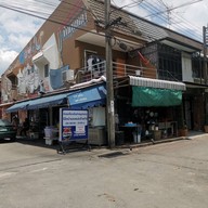 หน้าร้าน ก๋วยเตี๋ยวต้มยำหมูกรอบ บ้านแพน (โอ๊ตต้มยำ)