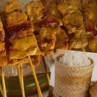 D-Day  หมูปิ้งดีเด้ เลือกได้ หมูล้วน/ติดมัน