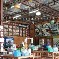 บรรยากาศ ร้านก๋วยเตี๋ยวหมูต้มยำตำลึงนายเอก แยกปราณบุรี
