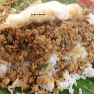 เมนูของร้าน อิ่มกะเพราถาด ชั้น G กาดหลวงแอร์พอร์ต