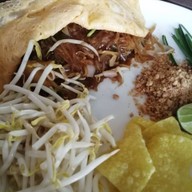 ร้านก๋วยเตี๋ยวหมูต้มยำตำลึงนายเอก แยกปราณบุรี