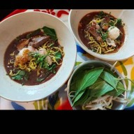 ก๋วยเตี๋ยวเรือเอียงชาม ซ.ปากกร็ดติวานนท์ 8 (ซ.จำปา)
