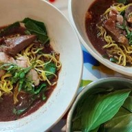 ก๋วยเตี๋ยวเรือเอียงชาม ซ.ปากกร็ดติวานนท์ 8 (ซ.จำปา)