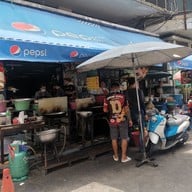 หน้าร้าน เจ๊ปุ่นไก่ทอด ส้มตำ