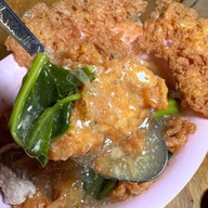 ราดหน้ายอดผักนายลภ -