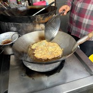 ราดหน้ายอดผักนายลภ -