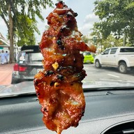 ร้านหมูปิ้งสูตรอากง ตรงข้ามวัดสุทัศน์