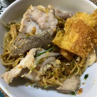 เมนูของร้าน โรงลวกเส้น ก๋วยเตี๋ยวต้มยำ หมี่ไก่ฉีก ข้าวขาหมู กะเพรา ออเงิน