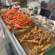 ลูกชิ้นหน้าวัดป่าศรีสำราญ