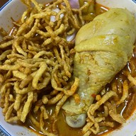 เมนูของร้าน โรงลวกเส้น ก๋วยเตี๋ยวต้มยำ หมี่ไก่ฉีก ข้าวขาหมู กะเพรา ออเงิน