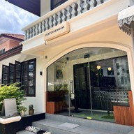 Sun to the moon cafe