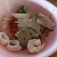 เมนูของร้าน ร้านโกเอ็ง ก๋วยเตี๋ยวต้มยำทะเลรสเด็ด