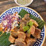 เมนูของร้าน หลวงไก่ ข้าวต้มโต้รุ่ง