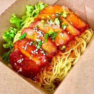 กะเพรา คุณจันทร์ ถนนร่มเกล้า