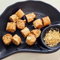 เมนูของร้าน คัง-ซี ลูกชิ้นปลา เย็นตาโฟต้มยำหม้อไฟ