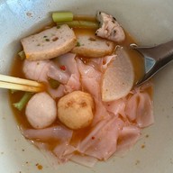 ปลากลม ก๋วยเตี๋ยวลูกชิ้นปลา