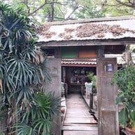 หน้าร้าน POOM Cafe