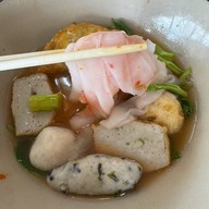 เมนูของร้าน ปลากลม ก๋วยเตี๋ยวลูกชิ้นปลา